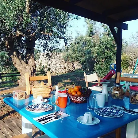 Accampamento Rurale Macaria * أليستي