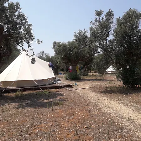 Accampamento Rurale Macaria فندق أليستي